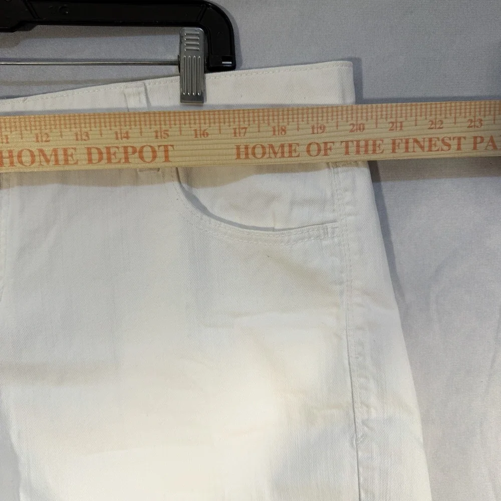 new york and company Women's White Denim Shorts Size 18 Flat Front Casual‎